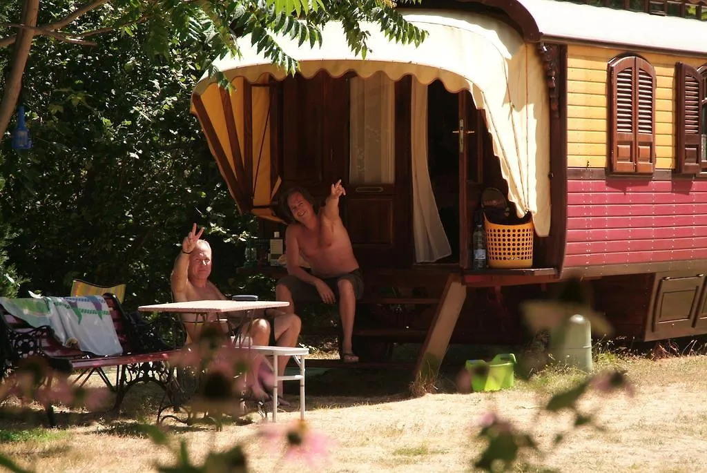 Les Roulottes Du Travers Hotel Ajoux