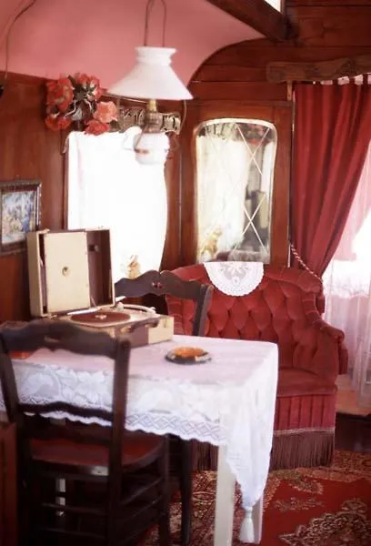 Les Roulottes Du Travers Hotel Ajoux France